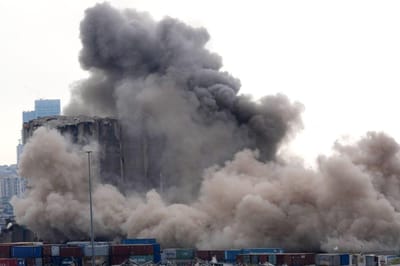 Torres de cereais desabam dois anos após tragédia no porto de Beirute - TVI