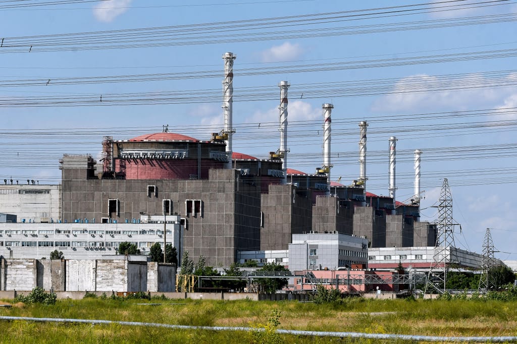 Central nuclear de Zaporizhzhia na Ucrânia junto ao rio Dnipro GettyImages