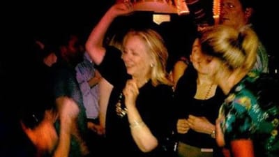 "Continua a dançar, Sanna". Hillary Clinton publica fotografia sua a festejar e deixa mensagem de apoio à primeira-ministra finlandesa - TVI