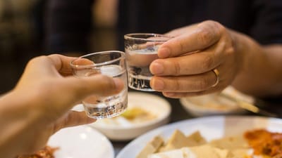 Consumo de álcool em excesso aumenta risco de ter cancro, revela estudo - TVI