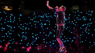 Sete detidos por venderem bilhetes mais caros para os concertos dos Coldplay nas redes sociais - TVI