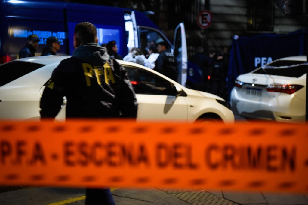 Detido homem que apontou arma a vice-presidente da Argentina. Martin Cossarini/picture alliance via Getty Images