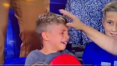 VÍDEO: acerta com bola em criança, tenta pedir desculpa e é impedido por adeptos - TVI