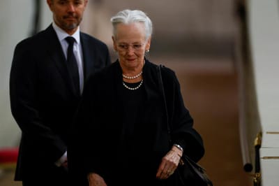 Rainha da Dinamarca testa positivo à covid-19 depois de marcar presença no funeral de Isabel II - TVI