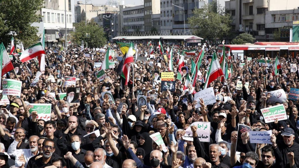 Manifestação pró-governamental no Irão (EPA/ABEDIN TAHERKENAREH)