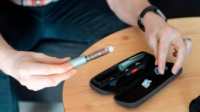 Comissão de Farmácia alerta que uso indevido de medicamento para diabetes condiciona acesso - TVI