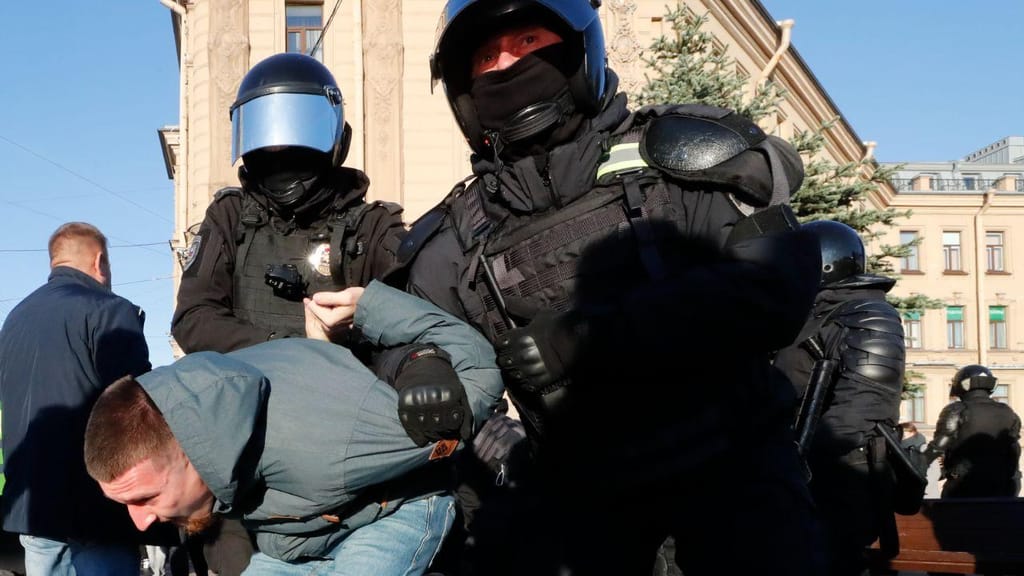 Centenas de detidos na Rússia em protestos contra a mobilização