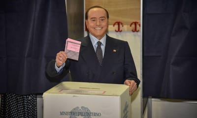 Berlusconi: «Se ganharmos a Milan ou Juventus trago um autocarro de prostitutas» - TVI