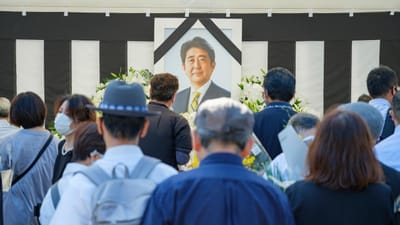 Como a morte de Abe destapou as ligações do maior partido do Japão com uma seita - TVI