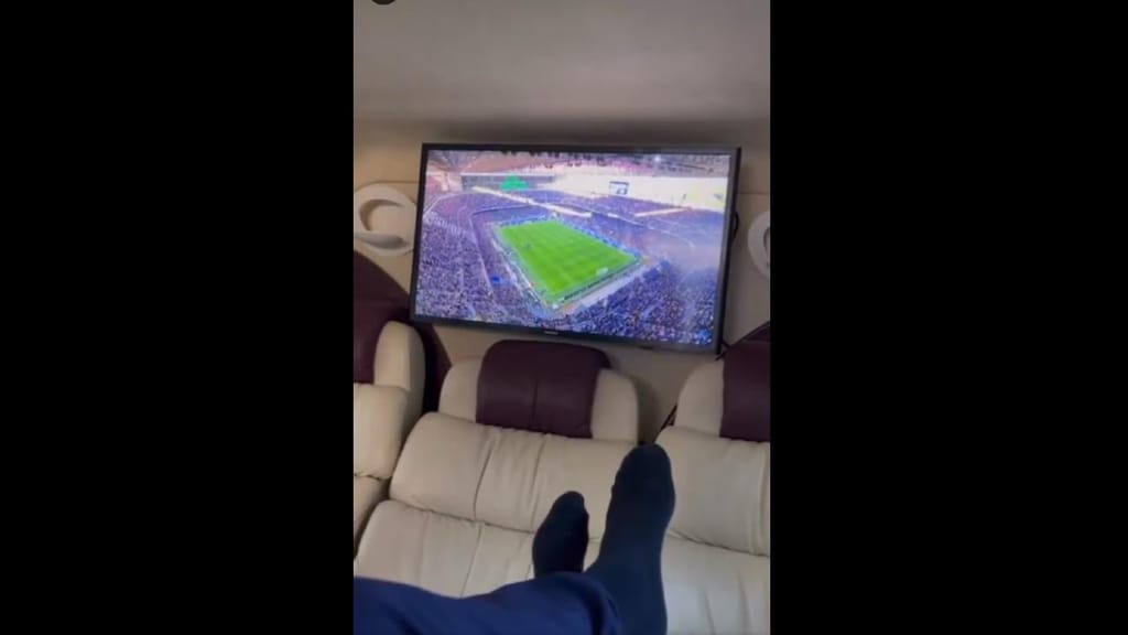 Mourinho vê vitória em Milão no autocarro e festeja efusivamente (Instagram/josemourinho)