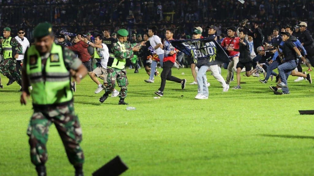 Tragédia na Indonésia: mais de 170 mortos em jogo de futebol