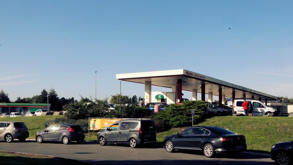 Posto de combustível Auchan (Foto: M. Springles/Associated Press)