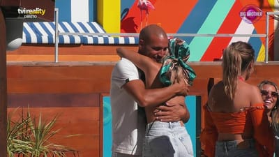 Diogo Marques recebe avião de apoio - Big Brother