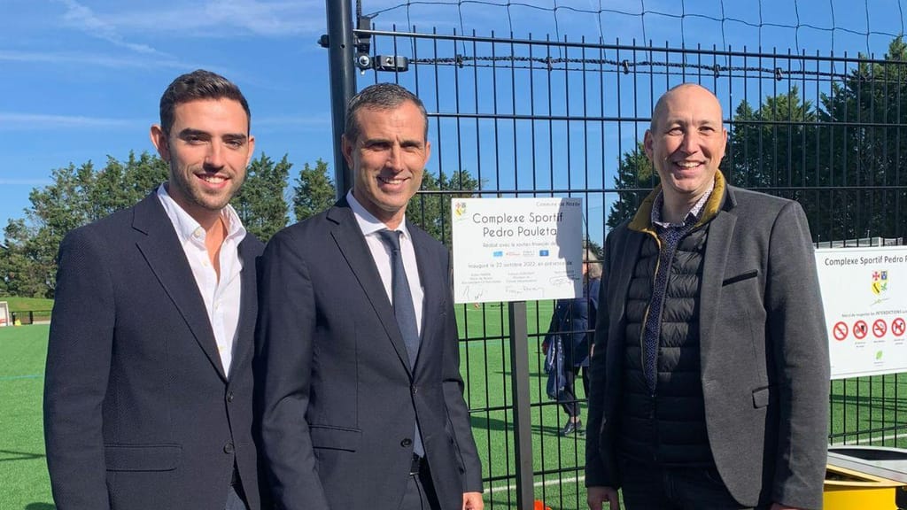 Pedro Pauleta inaugura complexo desportivo com o seu nome em Nozay Paris