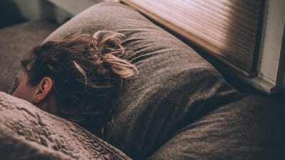 Apneia do sono e ressonar: 8 sinais de alerta a ter em conta - TVI