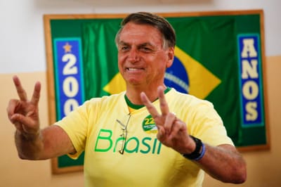 "Quer tirar uma folga": Bolsonaro pede visto de turista para prolongar estada nos Estados Unidos - TVI