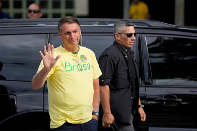 Bolsonaro passou duas noites na embaixada da Hungria no Brasil. Ex-presidente terá tentado usar amizade com Orbán para assegurar fuga à Justiça - TVI