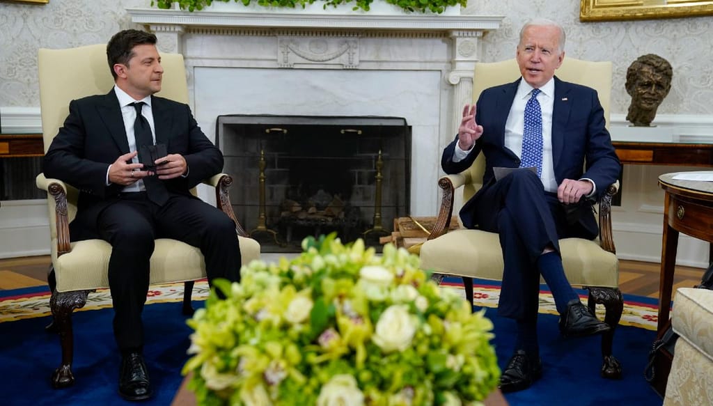 Volodymyr Zelensky e Joe Biden (Evan Vucci/AP)