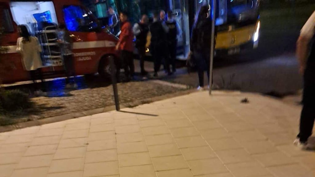 Autocarro apedrejado na Ajuda, em Lisboa