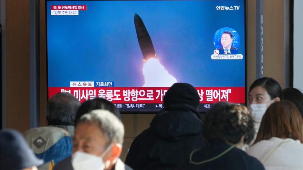 Televisão sul-coreana noticia lançamento de mísseis pela Coreia do Norte