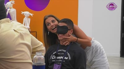 Diana Lopes admite interesse por Bernardo Ribeiro e faz lapdance escaldante - Big Brother