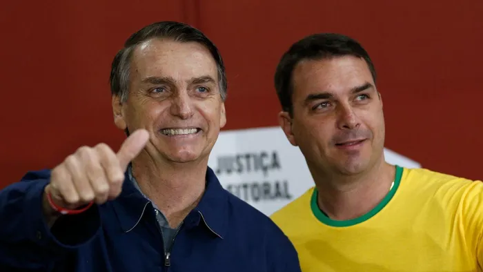 "Estou ansioso": Supremo autoriza Flávio Bolsonaro a visitar o pai após três meses de proibição