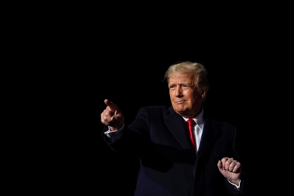 Donald Trump dançou no dia antes das eleições (Michael Conroy/AP)