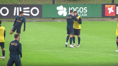 VÍDEO: treino «rasgadinho» entre Cancelo e Félix, Ronaldo acalma o lateral - TVI