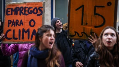 Ativistas da Greve Geral Climática aprovam mais protestos e ocupação de 12 escolas - TVI