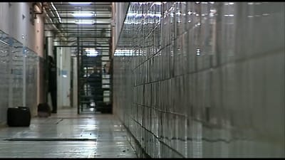 Um recluso, uma guarda: evidente clima de romance nas instalações do estabelecimento prisional de Viana do Castelo - TVI