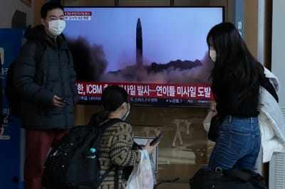 Míssil lançado pela Coreia do Norte podia chegar ao território continental dos EUA - TVI