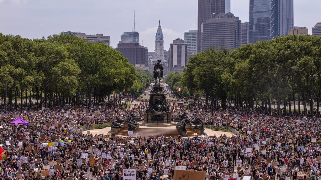 Manifestação pela paz em Filadélfia (foto: Trev Adams/Pexels)