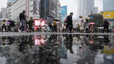 Tóquio apela aos cidadãos que usem gola alta no inverno para reduzir o consumo de energia - TVI