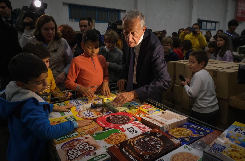 Marcelo Rebelo de Sousa visita instalações do Banco Alimentar (Foto: Rui Minderico/Lusa)