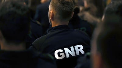 Duas dezenas de militares da GNR concentrados em solidariedade com tenente chamado pelo superior hierárquico - TVI