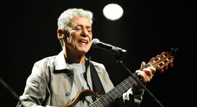 "Que tal um samba"? Chico Buarque dá quatro espetáculos em Portugal no próximo ano - TVI