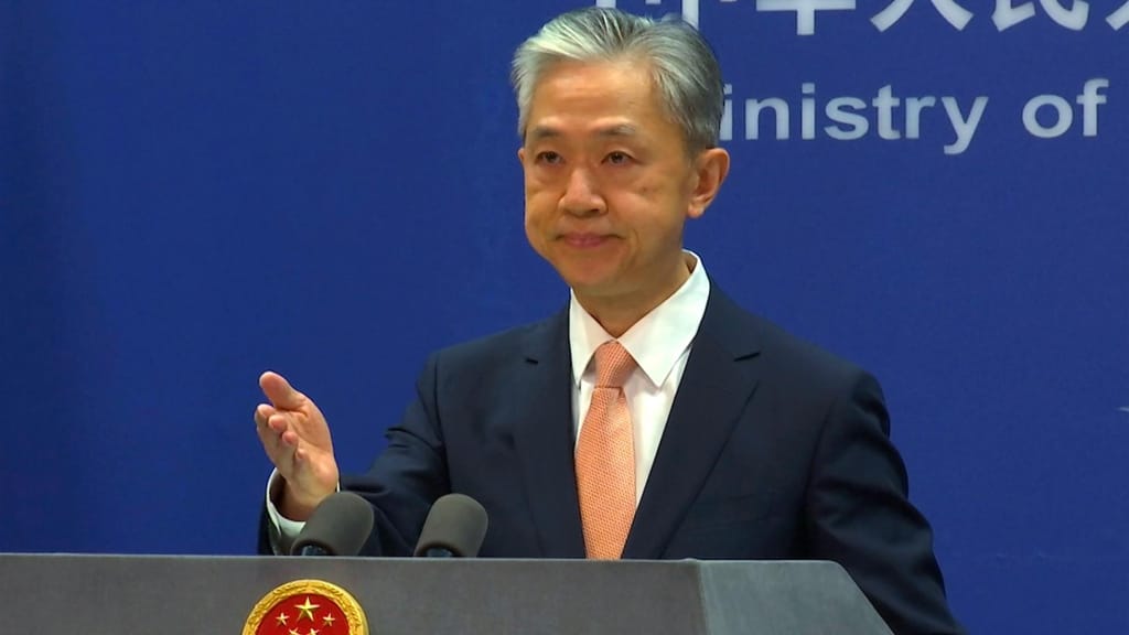 Porta-voz do ministério dos Negócios Estrangeiros Wang Wenbin (Liu Zheng/ Associated Press)
