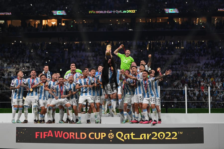 Argentina levanta a taça (imagem Getty)