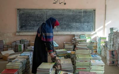 Representante da ONU pede pessoalmente aos talibãs para anularem veto sobre a educação das mulheres - TVI