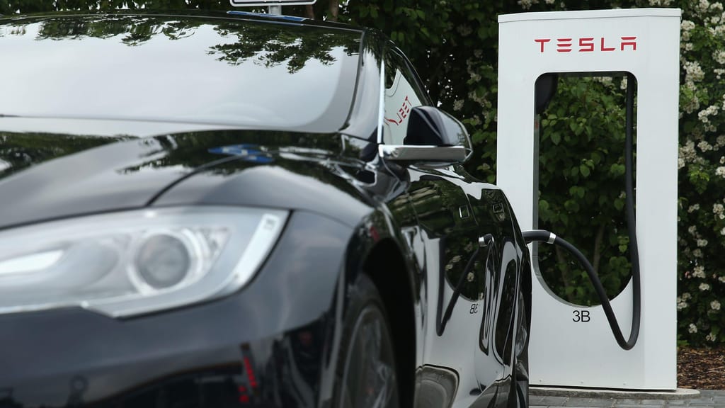 Tesla e carros elétricos (imagem Getty)