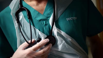 Governo autoriza contratação de até 250 médicos, enquanto não abre novo concurso - TVI