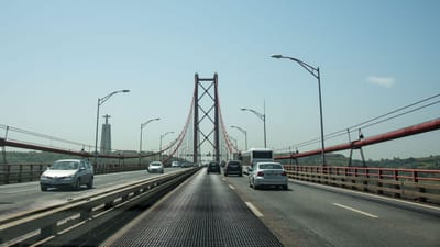 Cuidado com o trânsito, haverá "incómodos": ponte 25 de Abril vai estar condicionada durante vários dias - TVI