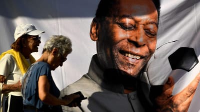 Milhares no adeus a Pelé em Santos: «Igual a ele não vai aparecer mais» - TVI