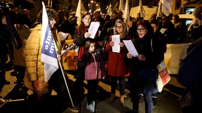 Sindicalistas cantam as ‘Janeiras’ em S. Bento e prometem luta se não tiverem respostas - TVI