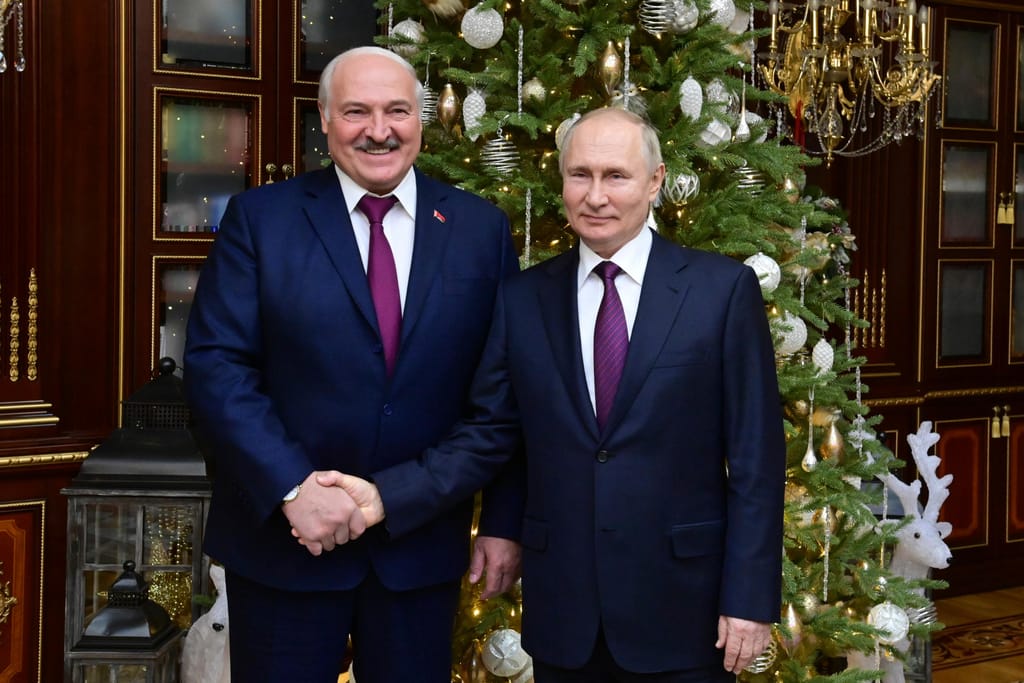 Alexander Lukashenko e Vladimir Putin (AP Photo)