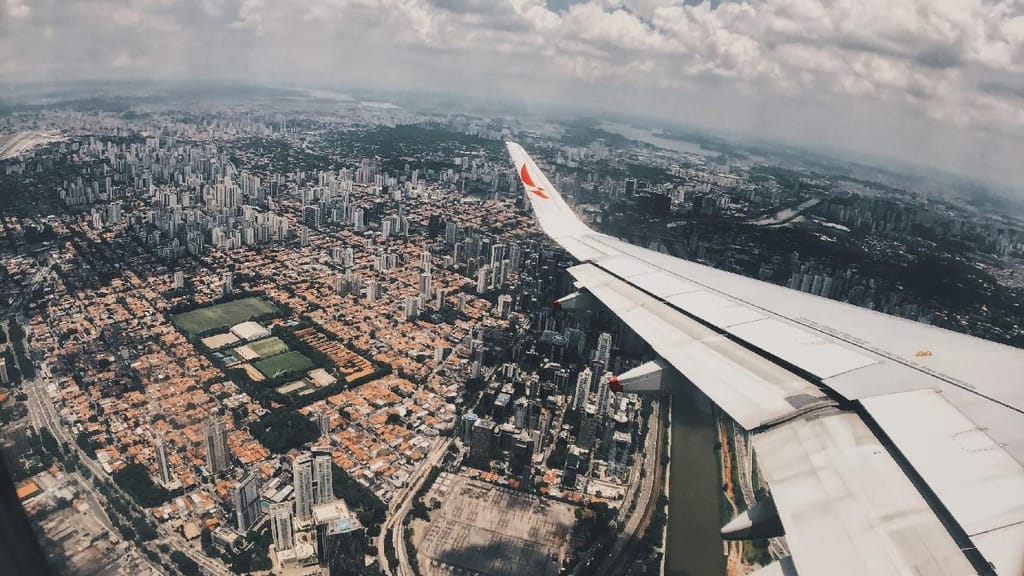 Os aviões são fontes de ruído nas cidades (foto: G. Rossi/Pexels)