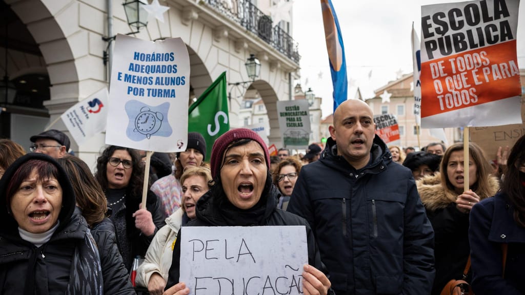 Professores exigem "respeito" no segundo dia da greve por distrito da Fenprof (Lusa/JOSÉ COELHO)