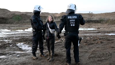 Greta Thunberg revela que detenção foi curta e que não foi para a esquadra sozinha - TVI