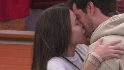 O primeiro beijo de Bruna Gomes e Bernardo Sousa marcou o Big Brother Famosos! Recorde o momento - Big Brother