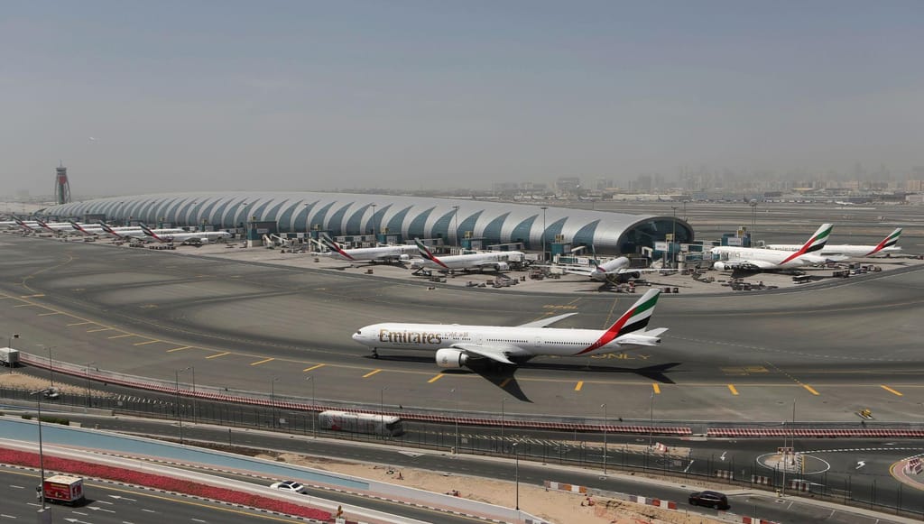 Avião da Emirates no Dubai (AP)